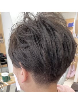 カットハウス はさみの部屋 マッシュレイヤー/ハンサムショート/刈り上げ/シナモンベージュ