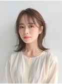 マロンベージュ/外ハネミディアム/斜めバング/軽めミディアム