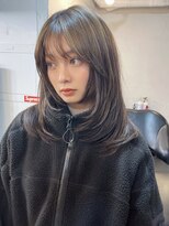 スタンド(STAND)&nbsp;レイヤーカット　グレージュカラー　セミディ　オリーブベージュ