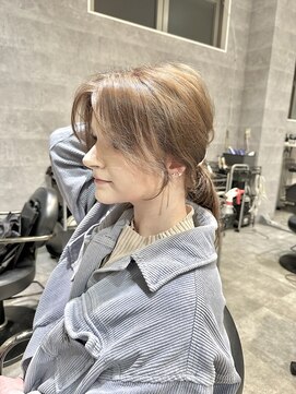 アンダーバーホワイト(_WHITE) 結んでも可愛いお顔まわりカット　ベージュカラー