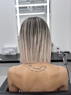 エゴ 池袋(EGO) 10代20代30代外国人風バレイヤージュ　ハイライトカラー