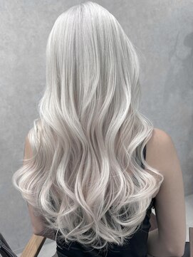 ロウル 渋谷(LOWRL) ホワイトロング/ブリーチ/エクステ/渋谷