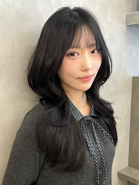 オムニス 表参道(Omnis) 暗髪ザクザクレイヤーハッシュカットくびれ巻き表参道黒髪韓国