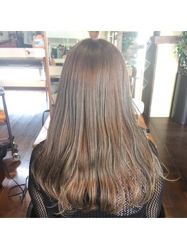 ピースリーヘア バイ カーサ(peathree.hair by CASA) オーシャンブルー×透明感