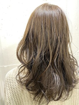 エル(EL by green) 《tomi》ブリーチなしミルクティーグレージュ