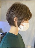 大人ショートボブ 前髪あり 透明感ベージュ シースルーバング