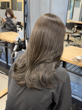 アリュウル 表参道(ALLURE) 赤みを消したオリーブベージュ　レイヤーカット　透明感カラー