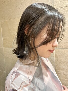 ビュートリアム265(BEAUTRIUM 265) グレージュ インナーハイライトベージュ 外はねボブ 長め前髪