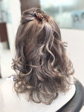 ヘアースタジオ ジェイワン(hair studio J ONE) 30代40代50代60代グレーべージュ白髪ぼかしブリーチオンホワイト