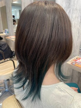 エヌアンドエー せんげん台店(N&A) 個性を引き立てるレイヤーカット×ウルフ×裾カラー グリーン