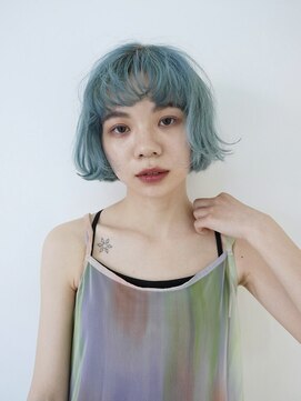 マッシュ 北堀江(MASHU) シアンブルーのハイトーンカラー　ボブ