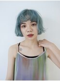 シアンブルーのハイトーンカラー ボブ