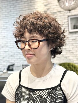 エン(YENN) クセ毛風くしゅっとパーマ×ショートスタイル