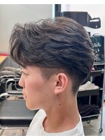 トゥイン 八王子(TWIN)&nbsp;メンズ刈り上げセンターパートフェザーパーマブルーブラック