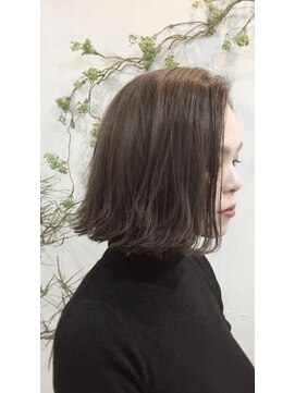 ウル(Ulu) #パールグレージュ× #ボブ