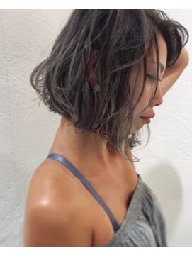 ホロホロヘアー(Hair) 前下がりボブ×ダブルカラー