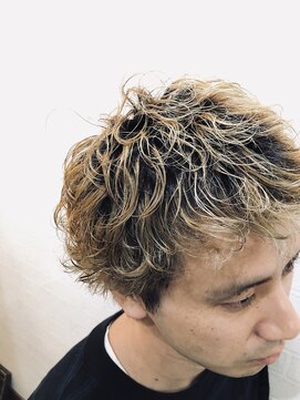 スリー(THREE) ハイトーンベージュ×ショートレイヤー