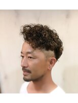 ルーシィヘアークラブ&nbsp;ハイライト×2ブロック南米風パーマ