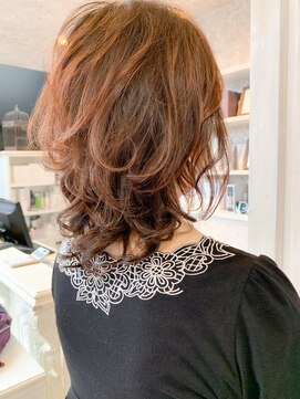 キャアリー(Caary) 福山市パーマ人気キャアリー仕上げ簡単楽しめるウェーブウルフ