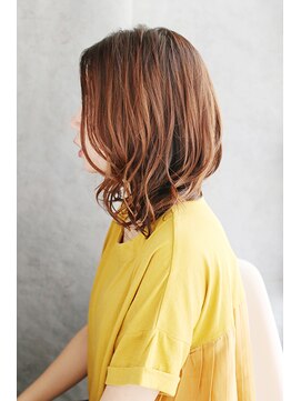 シュシュット(chouchoute) 大人かわいいこなれ美髪ミディホワイトグレージュネビージュ/068