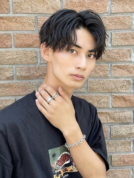 アーリー(Ali'i) ソフトツイストセンターパートアップバングコンマヘア