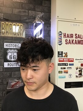 サカモト(SAKAMOTO) スペインカールxフェードカット