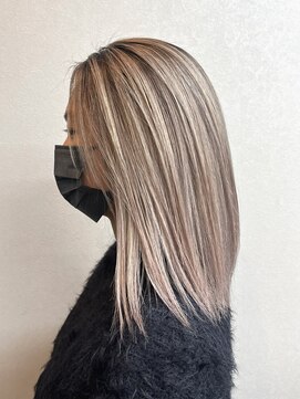 リングバイモアムー(Ring by Moremuu) issy バレイヤージュ