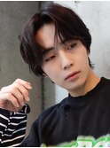 今っぽさ全開◎センター分けウルフ×韓国風フェザーパーマ