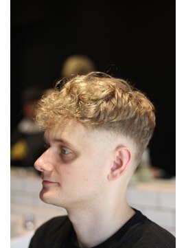 キングスマントーキョー 立川北口店(KINGSMAN TOKYO) アップバング / ツーブロック / スキンフェード 【立川】