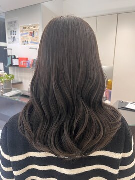 オリーブベージュ/オリーブカラー/赤み消しカラー