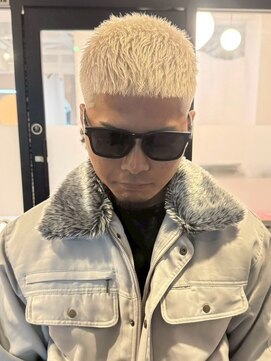 メンズサロンオー 宮崎(Men's salon O.) ブリーチ トリプルカラーメンズショート ブロンドヘア 短髪 20代