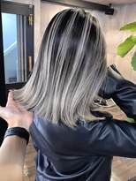 シェルヴ(XELVE) ハイコントラストバレイヤージュ