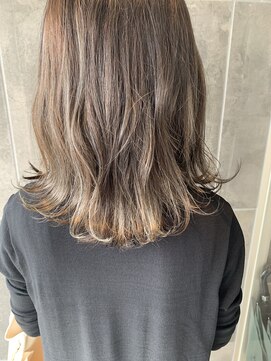 美容室 アイディー i-dee グレージュ+ハイライト