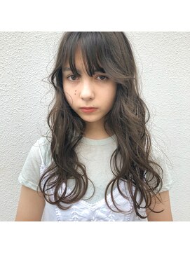 クーエフー(coo et fuu) 20代30代大人可愛いロングヘア赤みゼロ美肌ブルージュカラー近藤