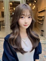 クム(kumu) 【kumu】くびれロングハイレイヤー×アッシュグレージュ,