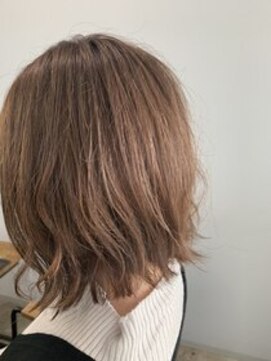 ビーヒアナウ N゜02 金沢鞍月店(BE HERE NOW) アレンジボブ