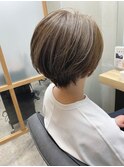 白髪ぼかしハイライト×ショートボブ