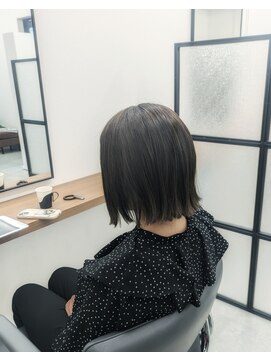 アイティ バイ イロヘア(aiti by ilo.hair) 外バネ 切りっぱなしボブ