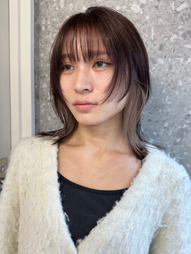 サンク 原宿 表参道(cinq) コントラストのあるグレージュカラーのインナーカラー