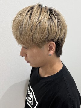 ヒュイル バイ ニアウ(Hwyl by Niau) メンズラウンドマッシュショートマッシュ金髪マッシュブリーチ