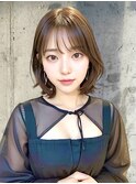 大人可愛い“柔らかシースルーミディボブ”