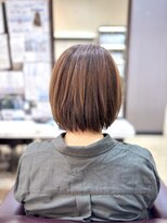 トレセッテ(tre sette)&nbsp;ベージュブラウンカラー/顔周りレイヤーのボブスタイル