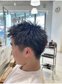 直毛を活かしたスパイキーショート