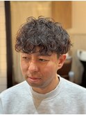 ダンディーな大人の男に清潔感あるカーリーパーマ