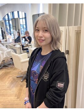 ハーツオオサカ(HE:ARTS OSAKA) 外ハネくびれボブ韓国ヘアハイトーンカラー
