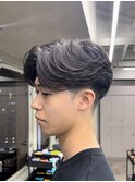 テーパーフェードニュアンスパーマ刈り上げセンターパートメンズ