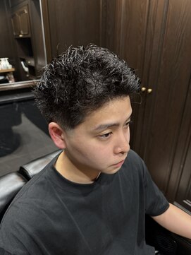 ミリオンバックス 神田店(Million Bucks) テーパーフェード スパイキーショート