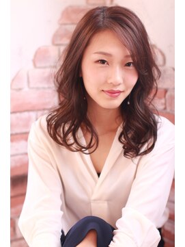 アドール(ADOR) 赤みのないオリーブベージュ