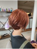 コーラルカラー×ショートボブ