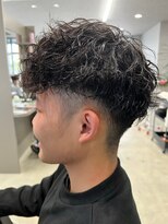 リット×ベリエ(Lit.×belier)&nbsp;ツイストスパイラルパーマ波巻きスパイラル刈り上げマッシュ